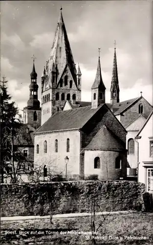 Ak Soest in Westfalen, Blick auf die Türme der Nikolaikapelle, St. Patrokli Dom und Petrikirche