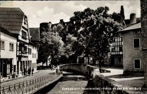 Ak Bad Münstereifel in Nordrhein Westfalen, Partie an der Erft mit Burg