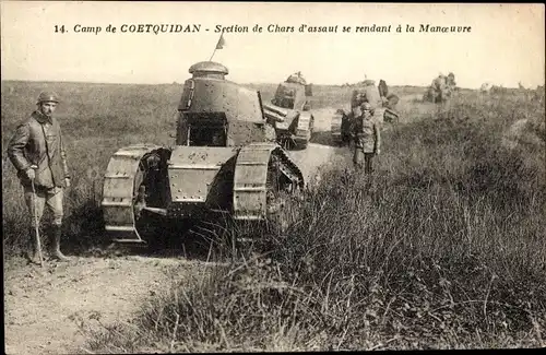 Ak Camp de Coëtquidan Morbihan, Section de Chars d'assaut se rendant a la Manoeuvre, frz. Panzer