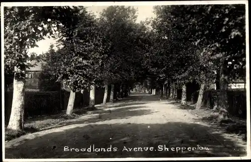 Foto Ak Shepperton Surrey England, Broadlands Avenue