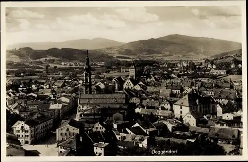 Ak Deggendorf im Bayerischen Wald Niederbayern, Blick auf Stadt und Kirche