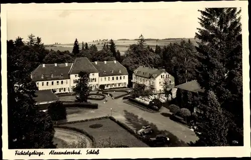 Ak Bad Alexandersbad im Fichtelgebirge Oberfranken, Schloss, Vogelschau