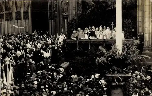 Foto Ak Köln, Dom, Einzug des neuen Erzbischofs von Hartmann