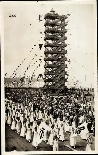 Ak Stuttgart in Württemberg, 15. Deutsches Turnfest 1933, Flaggenturm, Einmarsch der Turnerinnen