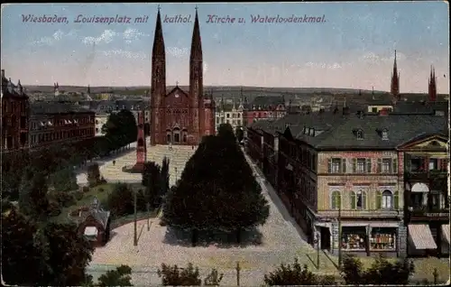 Ak Wiesbaden in Hessen, Louisenplatz mit kathol. Kirche u. Waterloodenkmal