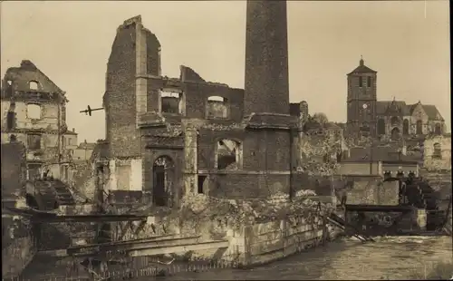 Foto Ak  Marne, Ort bei Reims, Kriegszerstörung 1. WK