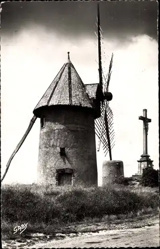 Ak Les Herbiers Vendée, Le Moulin des Alouettes et le Calvaire