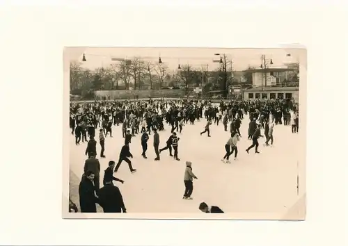 Foto Hamburg Mitte Neustadt, Holstenwall, Eisbahn, Eisläufer