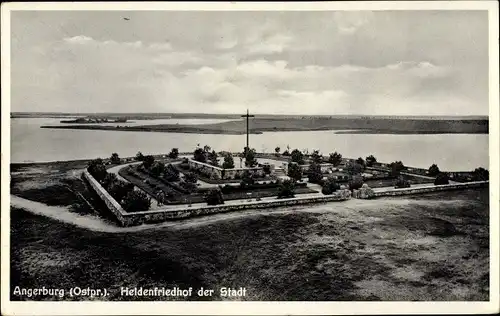 Ak Węgorzewo Angerburg Ostpreußen, Heldenfriedhof der Stadt