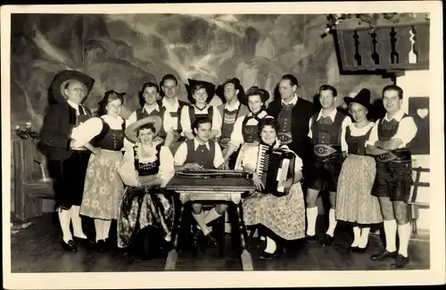 Foto Ak Innsbruck in Tirol, Sängertruppe Kurt Blaas, Gruppenbild in Trachten, Zither, Akkordeon