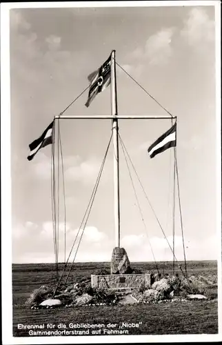 Ak Gammendorf  Insel Fehmarn, Gammendorfer Strand, Ehrenmal für die Gebliebenen der Niobe