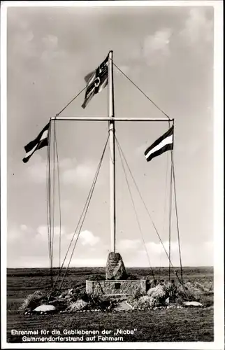 Ak Gammendorf  Insel Fehmarn, Gammendorfer Strand, Ehrenmal für die Gebliebenen der Niobe