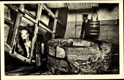 Ak Carisbrooke Isle of Wight England, Carisbrooke Castle, The Great Well, Draw Wheel