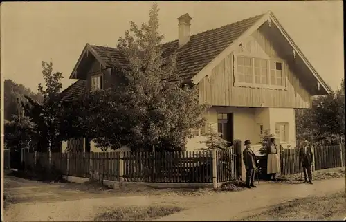 Foto Ak Kochel am See in Oberbayern, Wohnhaus, Anwohner