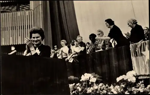 Ak Moskau Russland, Weltkongress der Frauen 1963, Kosmonaut Walentina Wladimirowna Tereschkowa