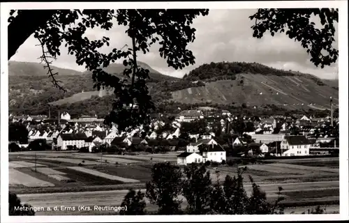 Ak Neuhausen an der Erms Metzingen in Württemberg, Durchblick zum Ort