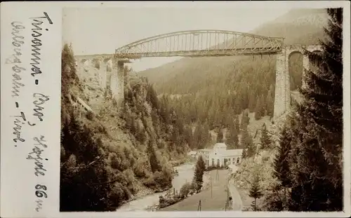 Foto Ak Tobadill Tirol, Schloss Wiesberg, Trisanna Viadukt