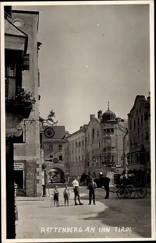 Ak Rattenberg in Tirol, Straßenpartie im Ort