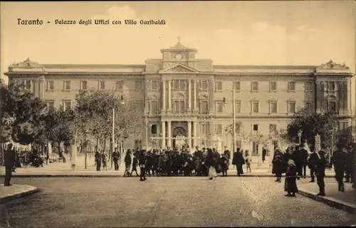 Ak Tarent Taranto Puglia, Palazzo degli Uffizi con villa Garibaldi