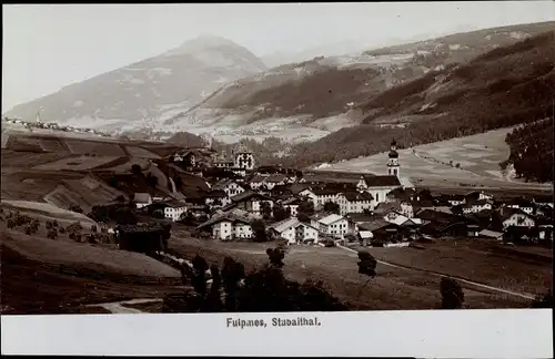 Foto Ak Fulpmes in Tirol, Totalansicht der Ortschaft im Stubaital