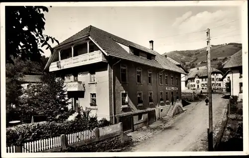 Ak Neuenweg Kleines Wiesental im Schwarzwald, Gasthof zur Sonne