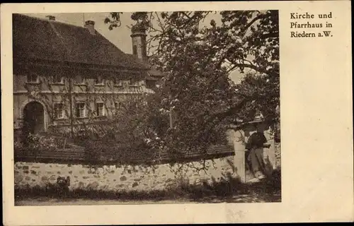 Ak Riedern am Wald Ühlingen Birkendorf Schwarzwald, Kirche und Pfarrhaus