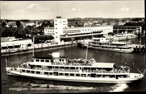 Ak Friedrichshafen am Bodensee, Dampferhafen mit Hafenbahnhof und Schiffswerft, Dampfer