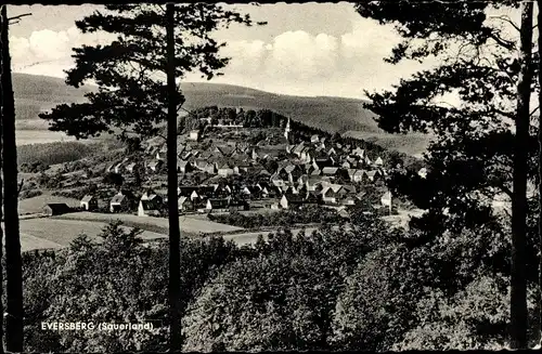 Ak Eversberg Meschede im Sauerland, Durchblick zum Ort