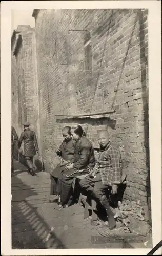 Foto Ak Asien, Straßenpartie, Anwohner