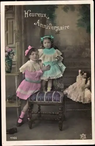 Ak Glückwunsch Geburtstag, Zwei Mädchen und eine Puppe