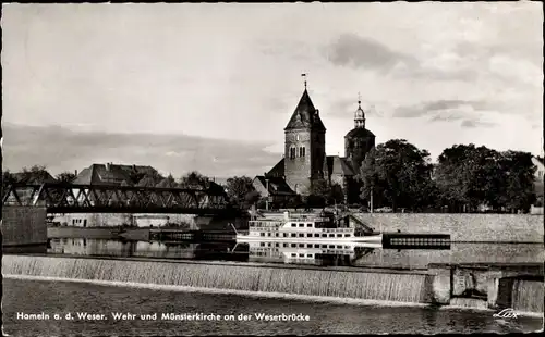 Ak Hameln an der Weser Niedersachsen, Wehr und Münsterkirche an der Weserbrücke