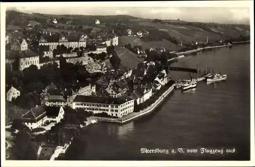 Ak Meersburg am Bodensee, Fliegeraufnahme vom Ort