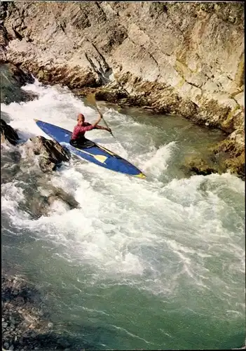 Ak Mann in Kajak, Wildwasserfahrt, Felsen, Fluss, auf dem Riesch im Karwendel