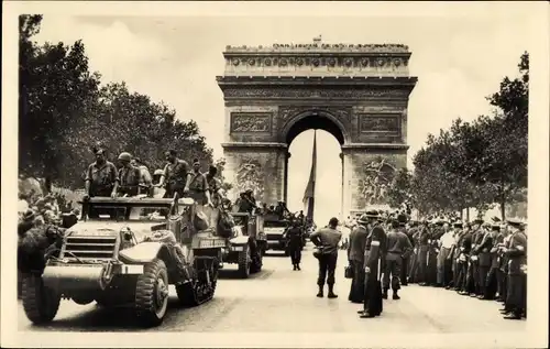 Ak Paris VIII. Arrondissement Élysée, Liberation de Paris, Les blindes defilent aux Champs Elysees