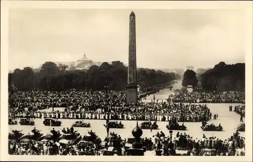 Ak Paris VIII. Élysée, Liberation de Paris, Les F. F. I. defilent place de la Concorde