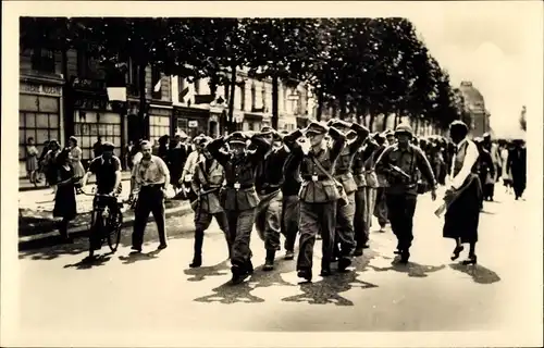 Ak Liberation de Paris, Prisonniers allemands