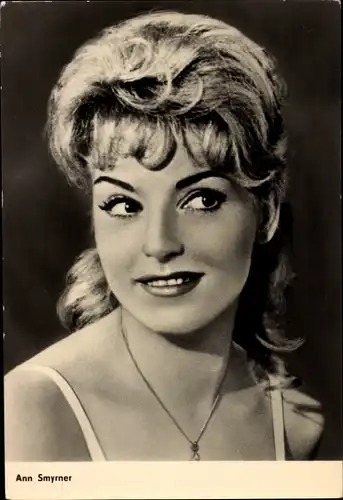 Ak Schauspielerin Ann Smyrner, Portrait
