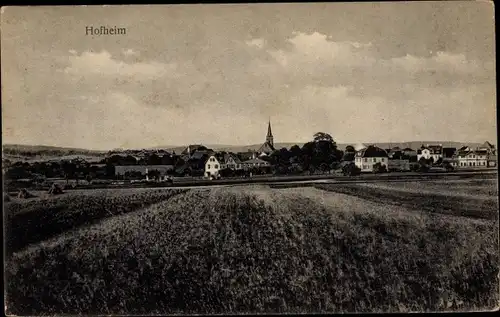 Ak Hofheim in Unterfranken Bayern, Ort vom Feld aus gesehen