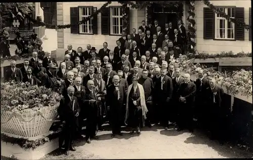 Foto Ak Rattenberg in Tirol, Personen vor einem Gebäude, Markterhebungs Feier
