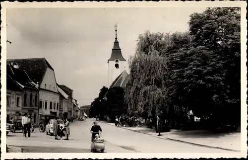 Foto Ak Drosendorf Zissersdorf in Niederösterreich, Teilansicht mit Kirche, Kinderwagen