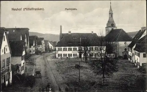 Ak Neuhof an der Zenn Mittelfranken, Marktplatz, Kirche