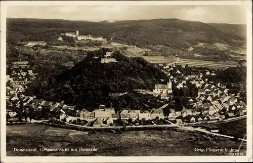 Ak Donaustauf in der Oberpfalz, Totalansicht der Ortschaft mit Heilstätte, Fliegeraufnahme