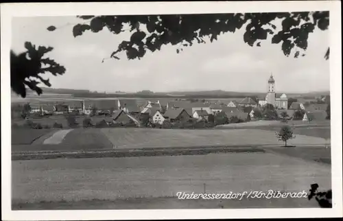 Foto Ak Unteressendorf Hochdorf an der Riß Oberschwaben, Blick auf den Ort, Kirche