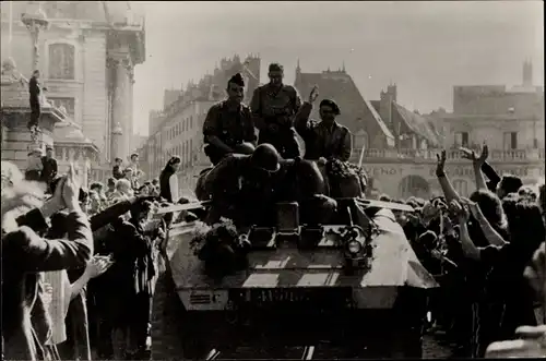 Ak Dijon Côte d'Or, De Sienne a Belfort, Liberation de Dijon, Panzer