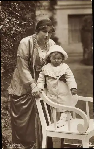 Ak Alexandra Viktoria von Schleswig-Holstein-Sonderburg-Glücksburg mit Sohn