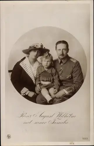 Ak Ak Alexandra Viktoria von Schleswig-Holstein-Sonderburg-Glücksburg, August Wilhelm, Sohn, Uniform