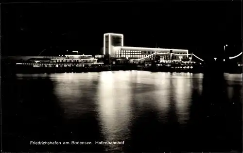 Ak Friedrichshafen am Bodensee, Hafenbahnhof, Nachtaufnahme