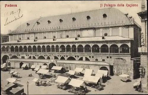 Ak Padova Padua Veneto, Il Palazzo della Ragione, Marktstände
