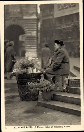 Ak London City, City Life, A Flower Seller in Piccadilly Circus, Blumenverkäuferin