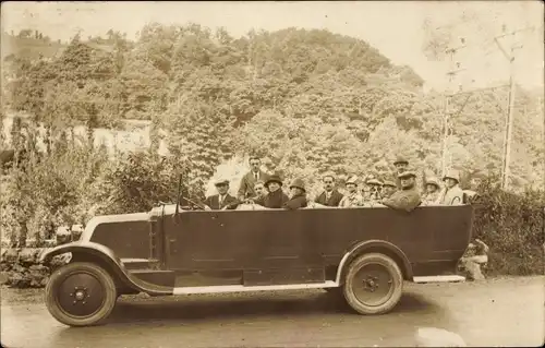Foto Ak Lourdes Hautes Pyrénées, Autobus mit offenem Verdeck
